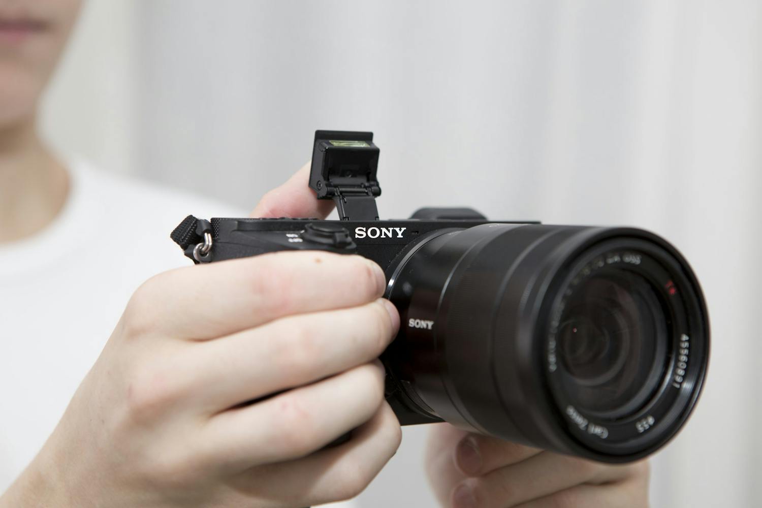 Käännä salama ylöspäin Kamera ja sen ylöspäin kääntyvä salama